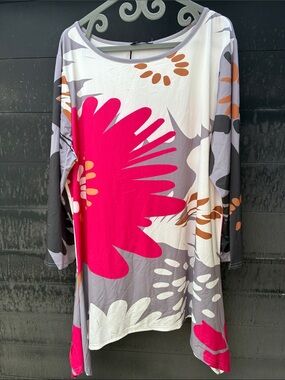 Lily Bold Pink Floral Tunic Top with Gray & White Sz 4X
